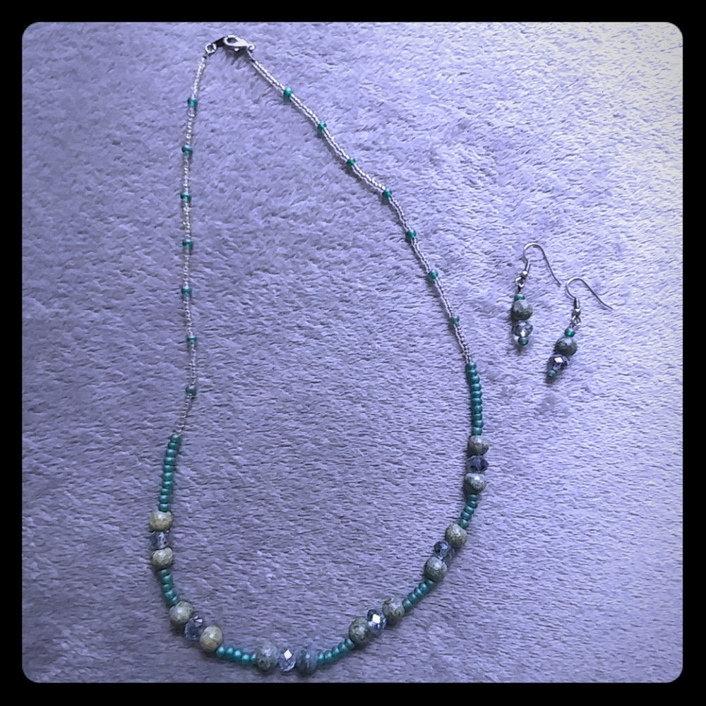 Necklace and eating set